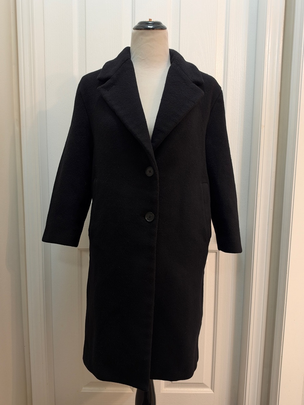 Aritzia The Only Coat Short in Black